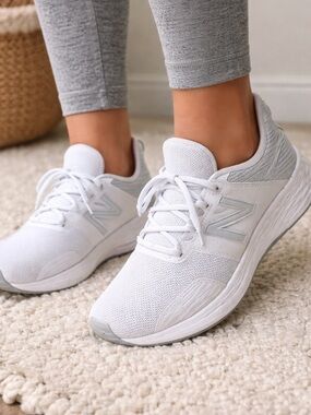 New Balance Fresh Foam Roav White Sneakers Size 8 Wide Like New